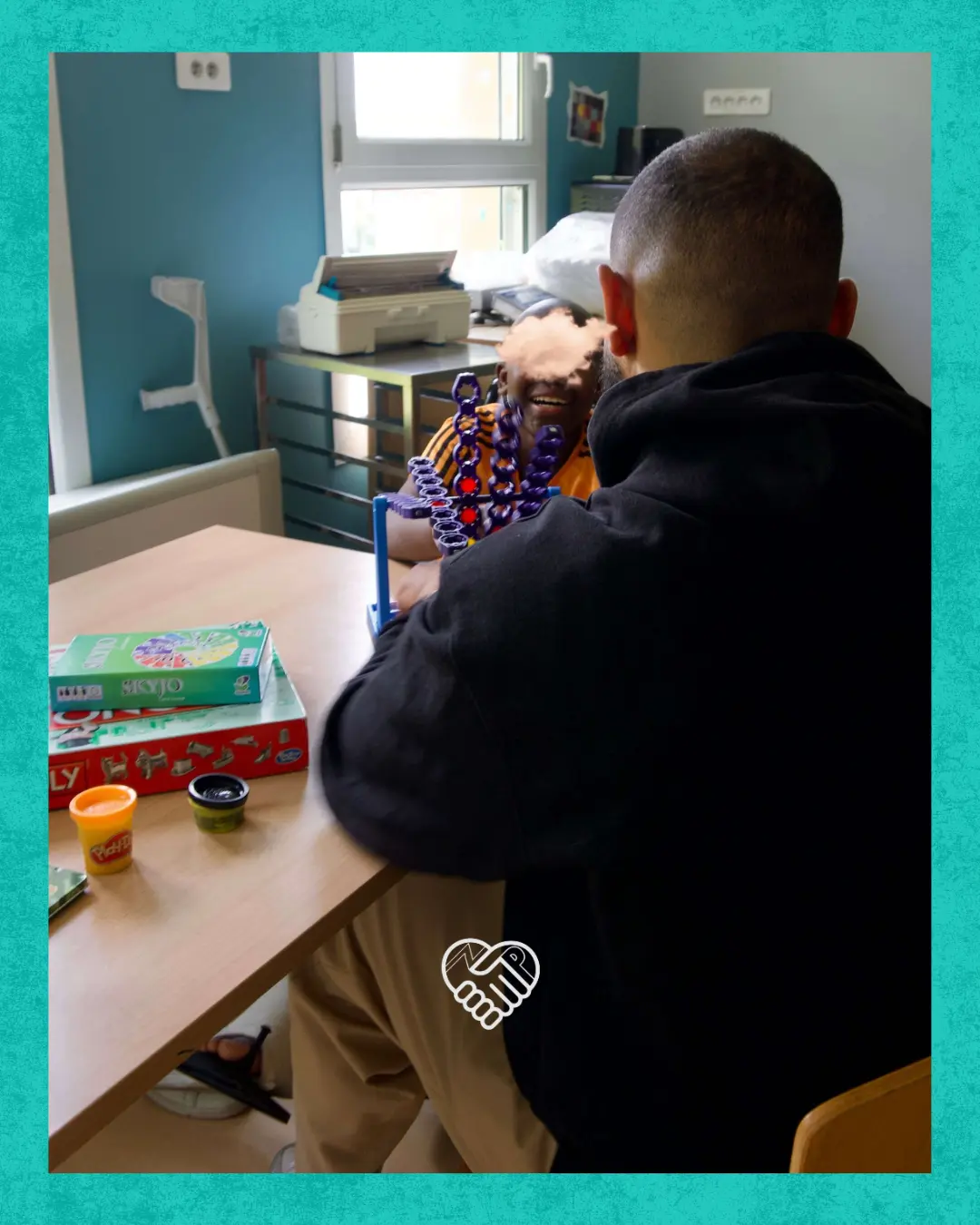 Visite de bénévoles de l'association Ziyara Projet dans un hôpital pour enfants.